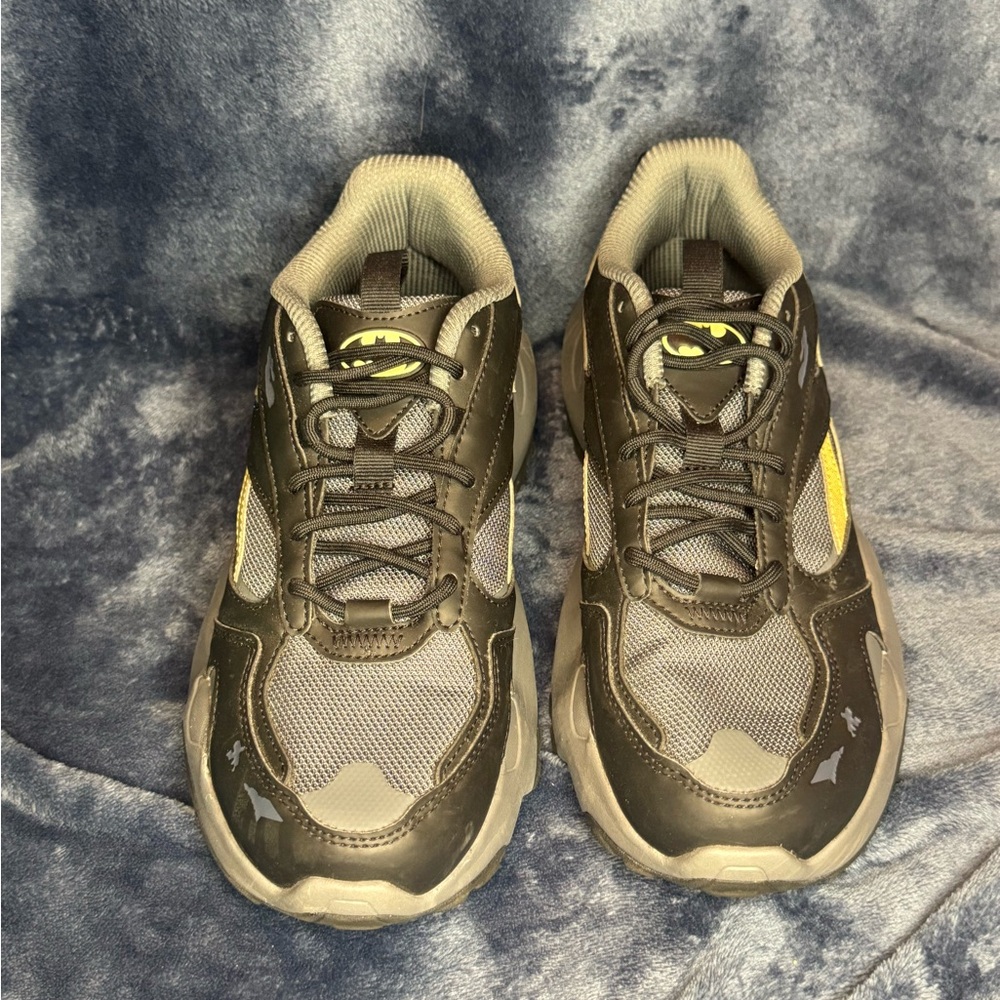 DC Batman Reebok Sneakers - Picture 2 of 7